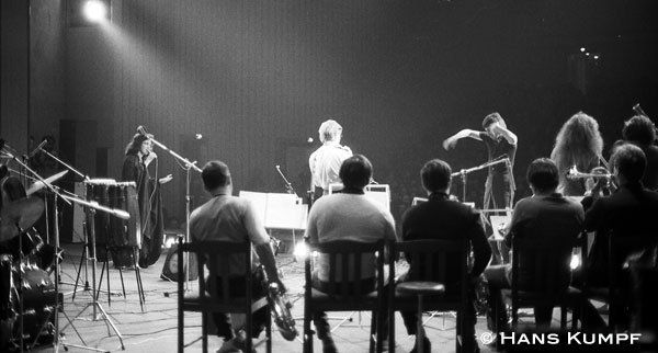 Pop Mekhanika 'PM2', Moscow, 1984 Standing: Valentina Ponomaryova, Igor Butman, Sergey Kuryokhin, Sergey Letov Валентина Пономарёва, Игорь Бутман, Сергей Курёхин, Сергей Летов Photo: Hans Kumpf